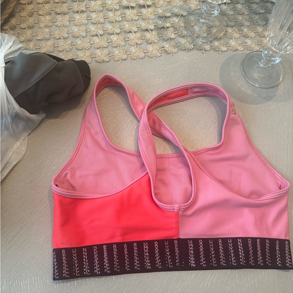 Under armor top medium good condition